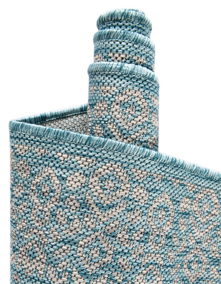 Detail image of  7' x 10'  Washable Border Indoor / Outdoor Rug