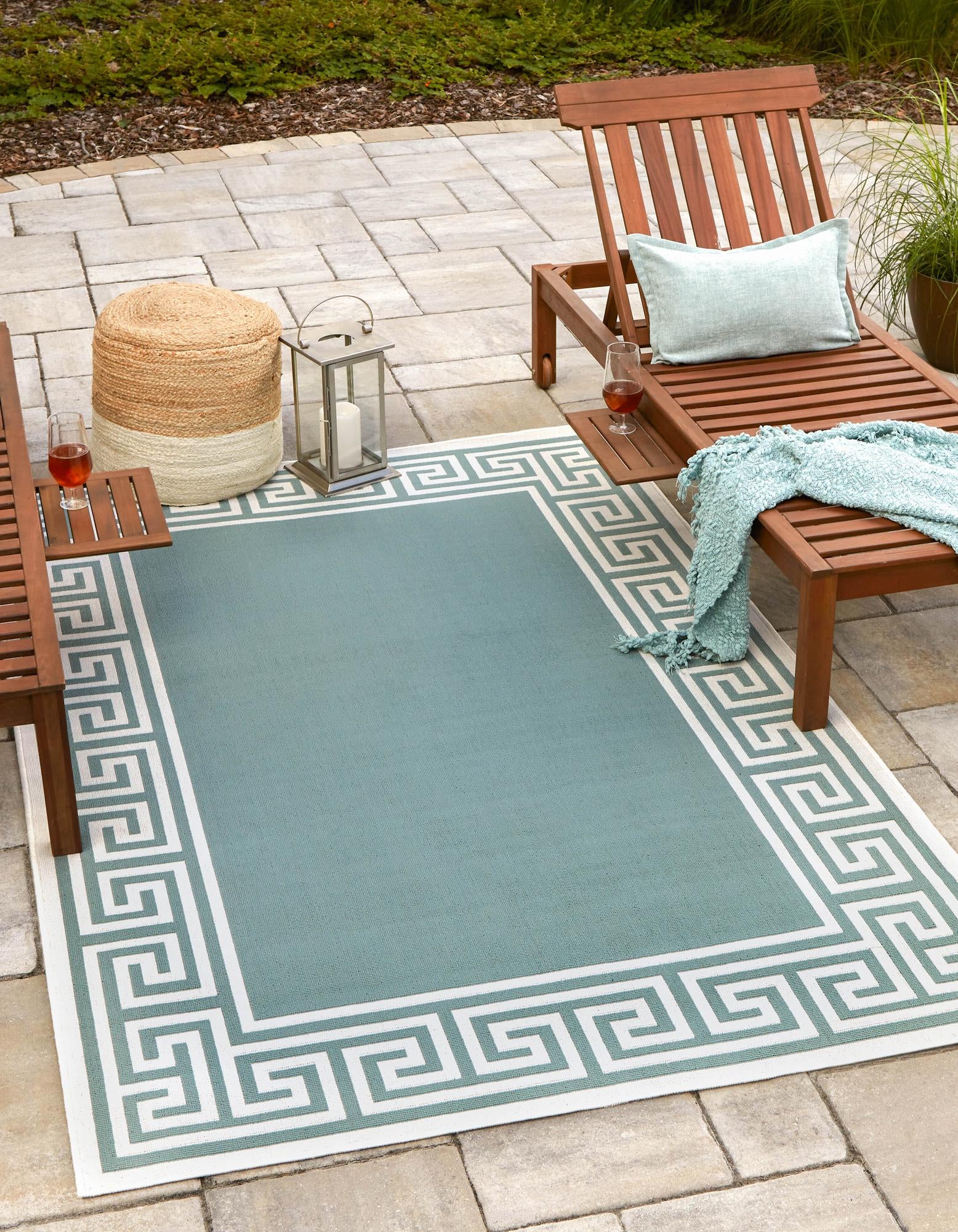 Aqua 4' x 6' Coastal Indoor / Outdoor Rug | Rugs.com