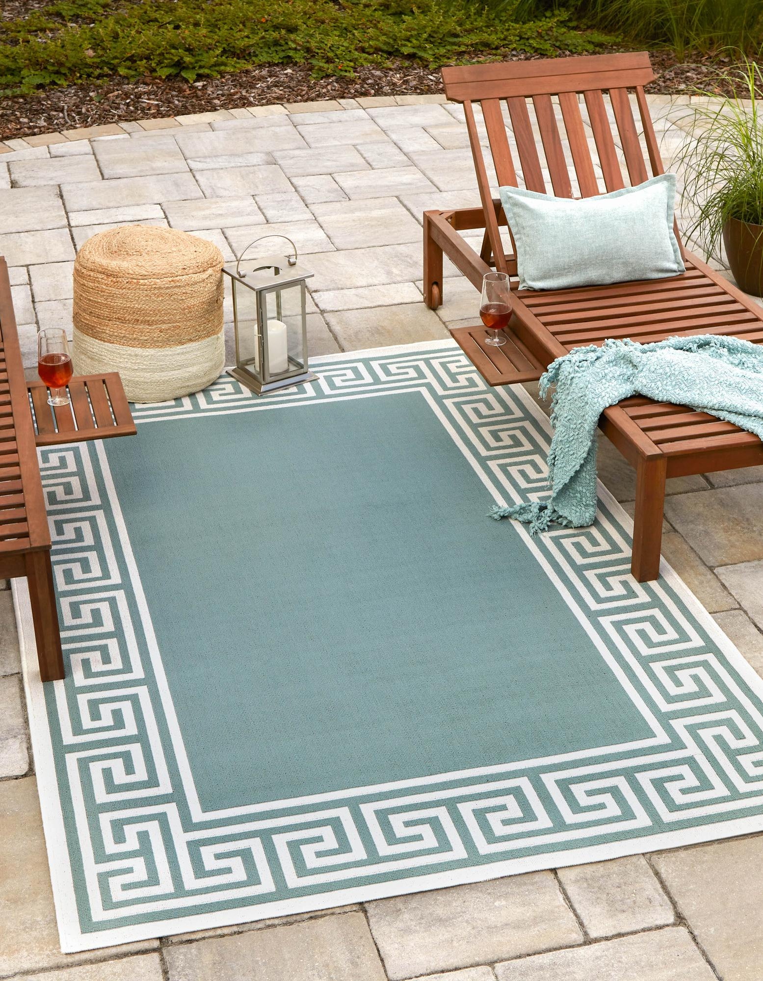 Aqua 4' x 6' Coastal Indoor / Outdoor Rug | Rugs.com
