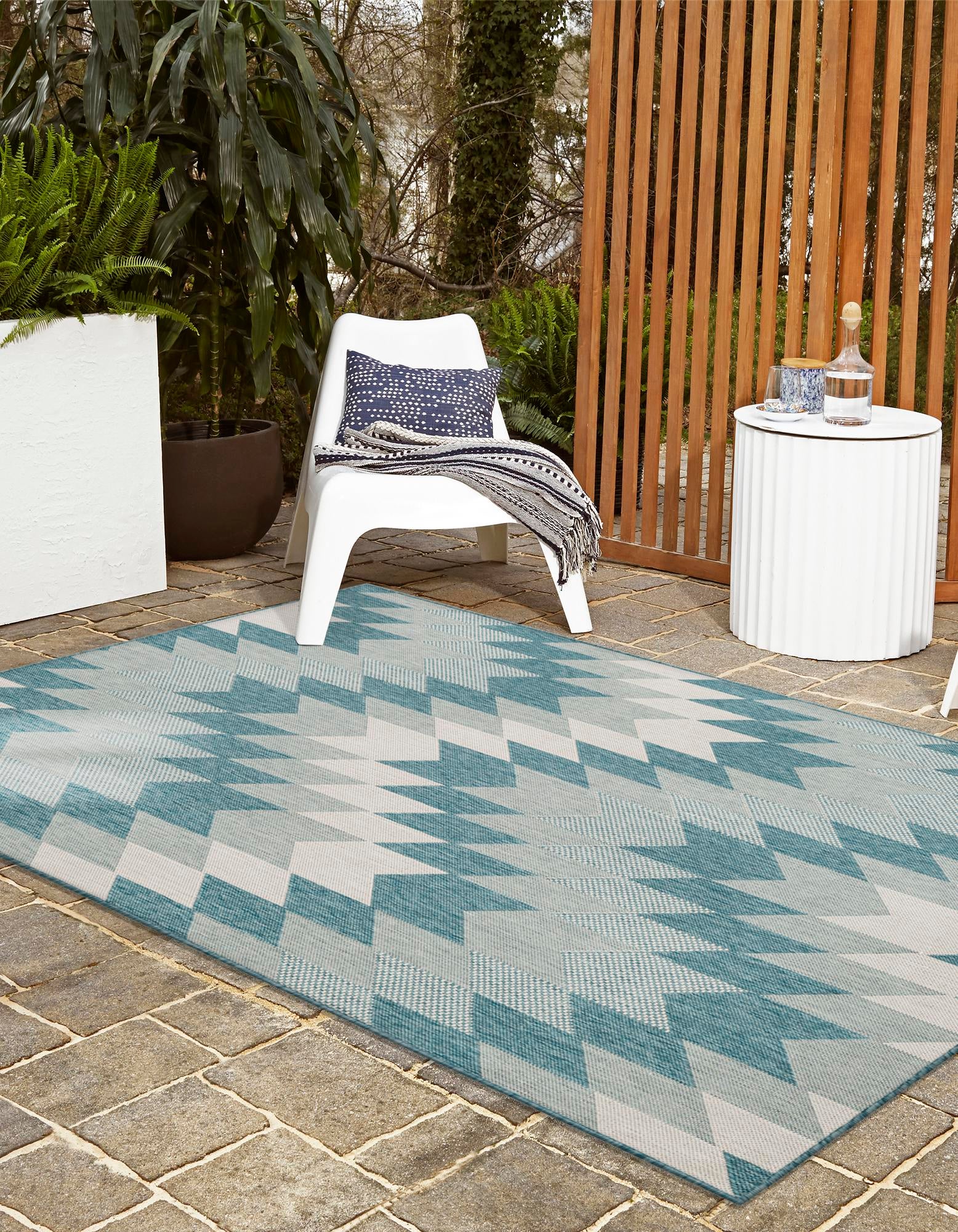 Aqua 10' x 14' Modern Indoor / Outdoor Rug | Rugs.com
