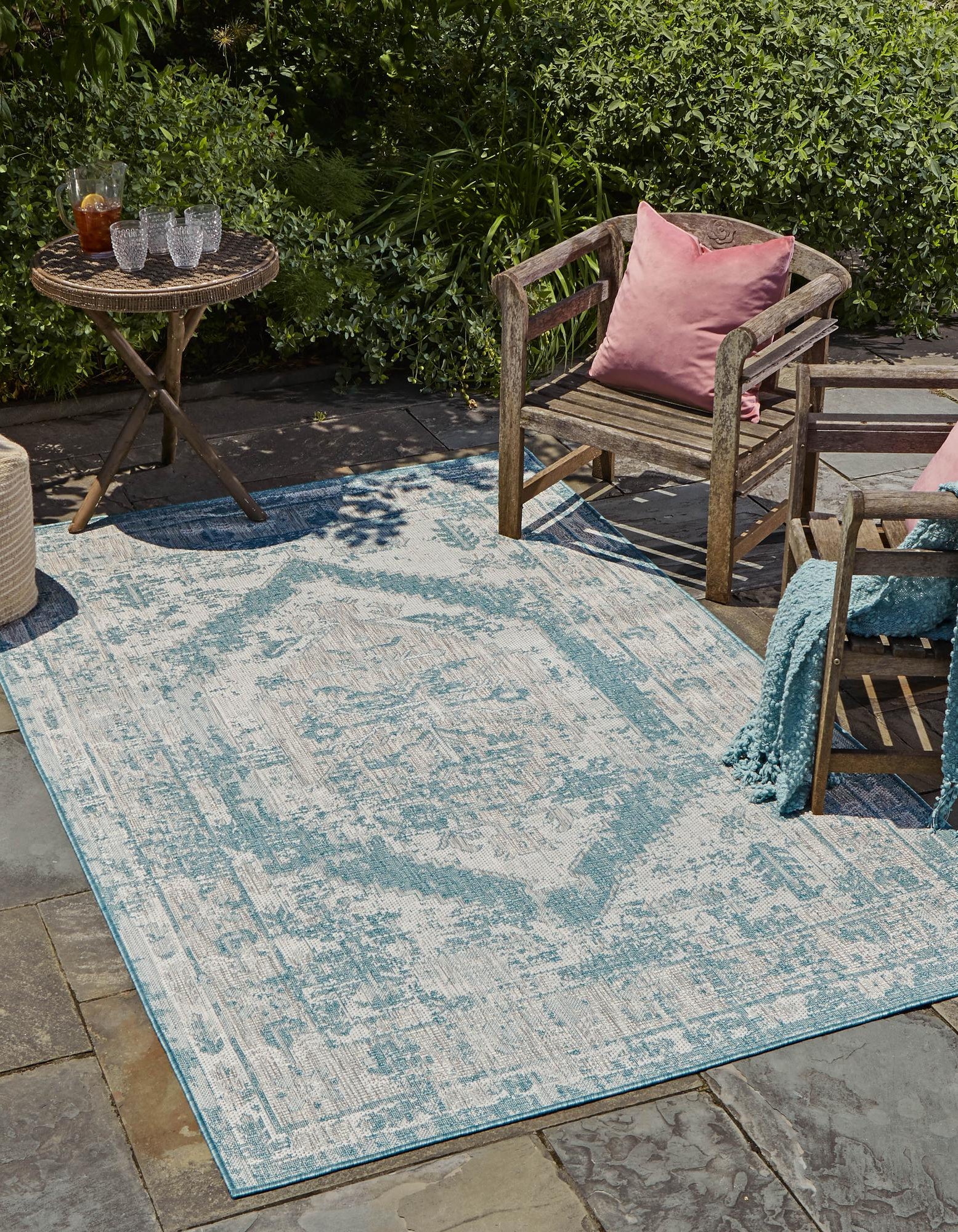 Aqua 7' 10 x 11' Traditional Indoor / Outdoor Rug | Rugs.com