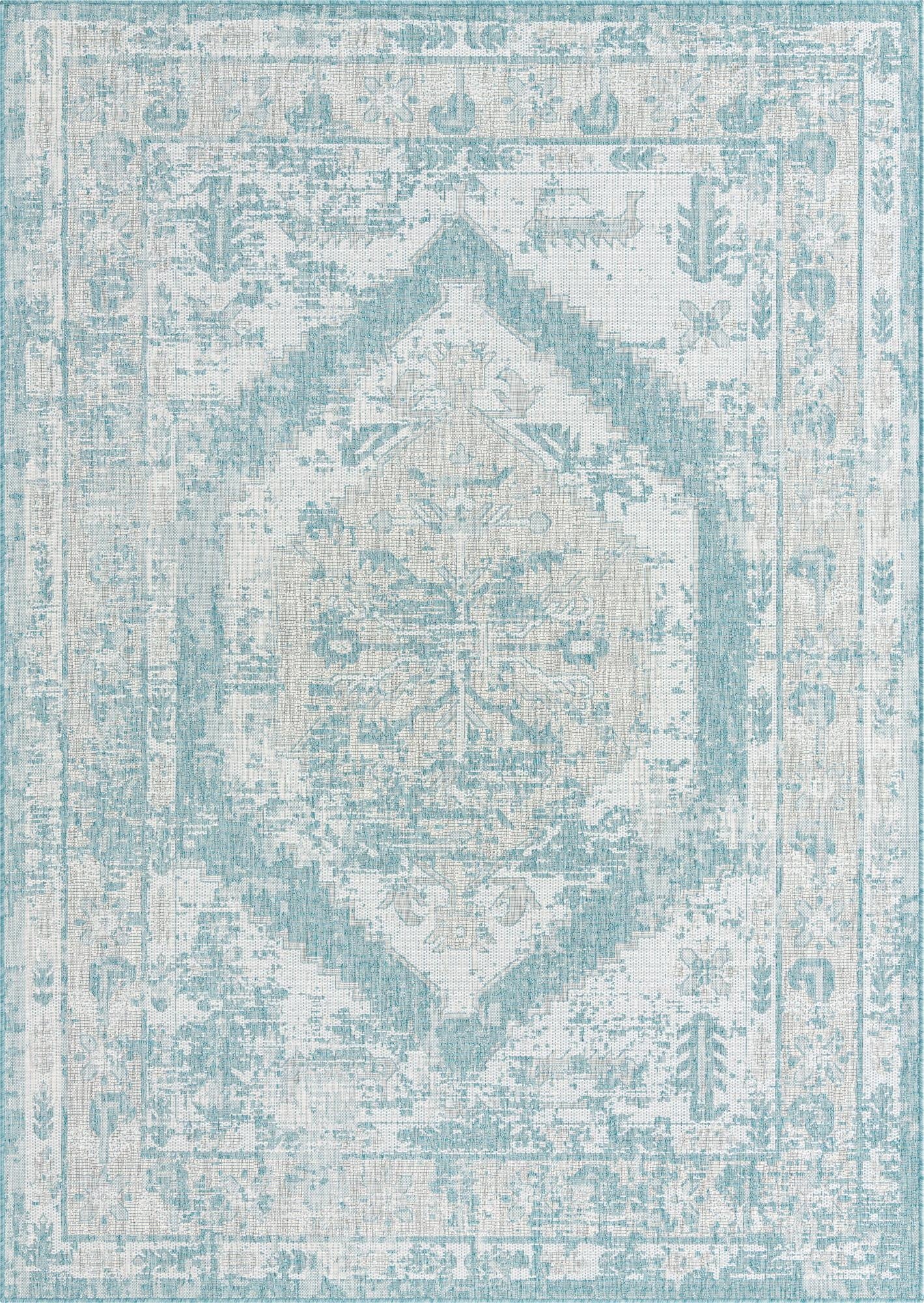  7' x 10'  Washable Traditional Indoor / Outdoor Rug
