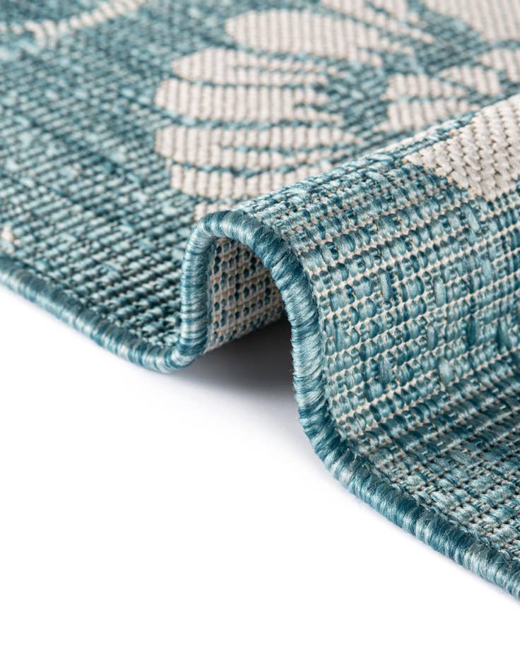 Detail image of  13' x 13'  Washable Coastal Indoor / Outdoor Round Rug