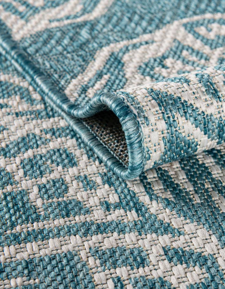 Detail image of  7' 10 x 7' 10  Washable Coastal Indoor / Outdoor Round Rug