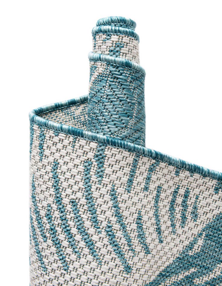 Detail image of  7' 10 x 7' 10  Washable Coastal Indoor / Outdoor Round Rug