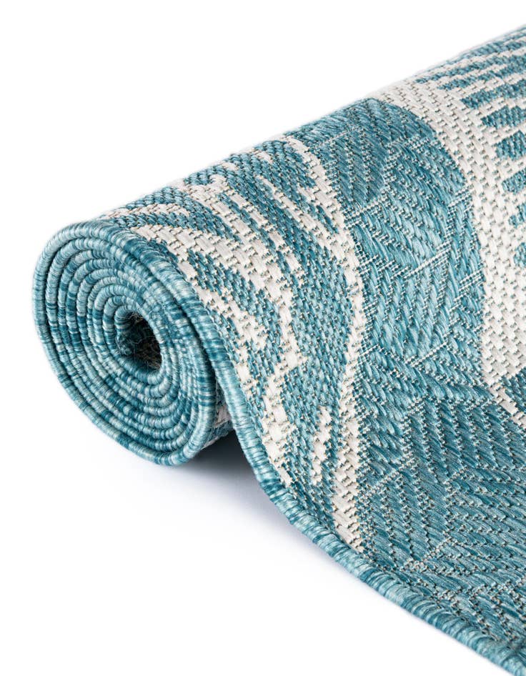 Detail image of  7' 10 x 7' 10  Washable Coastal Indoor / Outdoor Round Rug