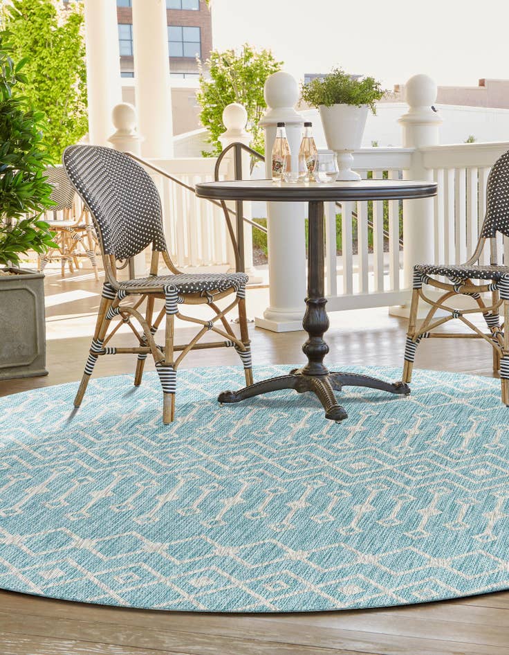 Detail image of  7' 10 x 7' 10  Washable Lattice Indoor / Outdoor Round Rug