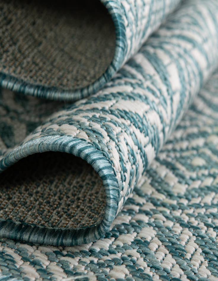 Detail image of  4' x 4'  Washable Lattice Indoor / Outdoor Round Rug