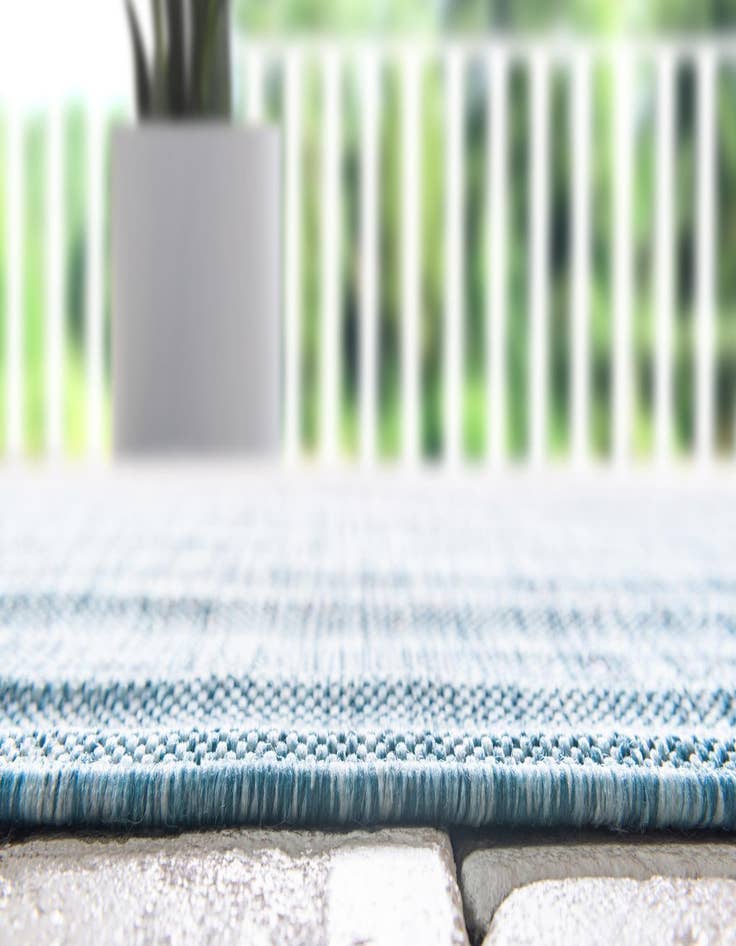 Detail image of  13' x 13'  Washable Modern Indoor / Outdoor Round Rug