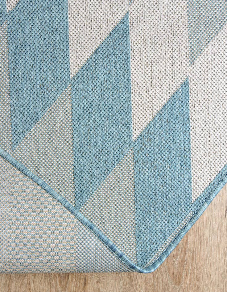 Detail image of 7' 10 x 7' 10 Washable Modern Indoor / Outdoor Round Rug