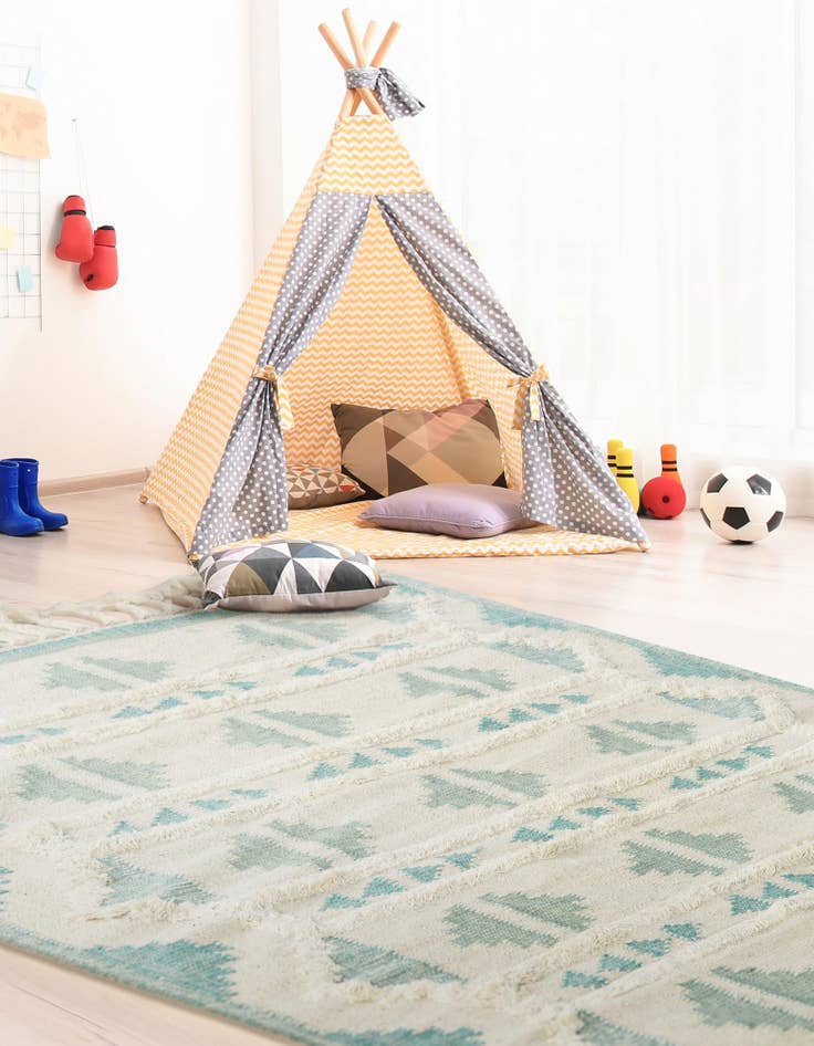 Detail image of  4' 1 x 6' 1  Hand Woven Arizona Wool Rug