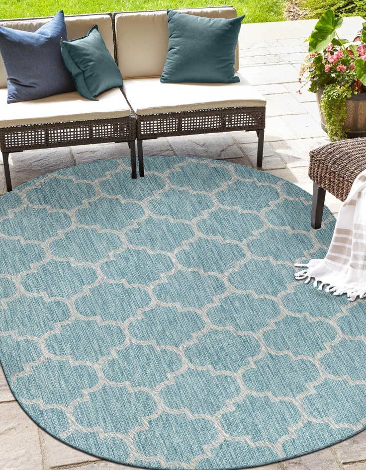 Detail image of  5' 3 x 8'  Washable Lattice Indoor / Outdoor Oval Rug