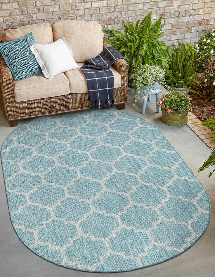 Detail image of  5' 3 x 8'  Washable Lattice Indoor / Outdoor Oval Rug