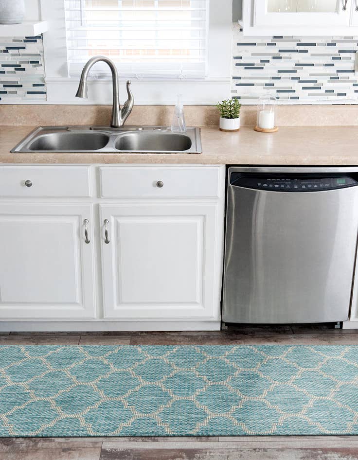 Detail image of  2' x 8'  Washable Lattice Indoor / Outdoor Runner Rug