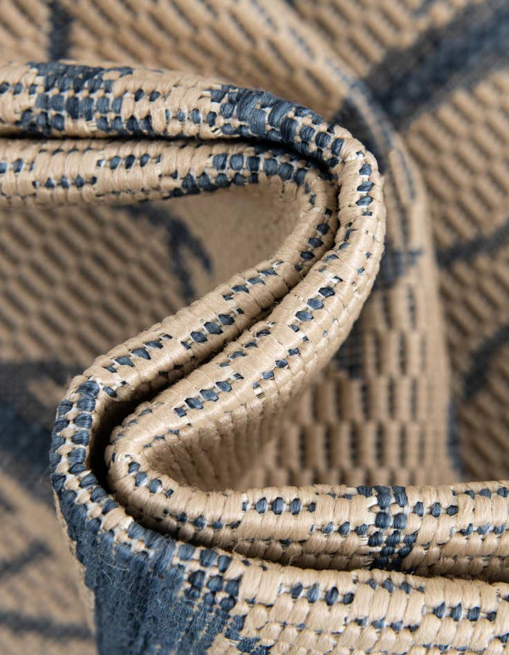 Detail image of  7' x 10'  Washable Botanical Indoor / Outdoor Rug