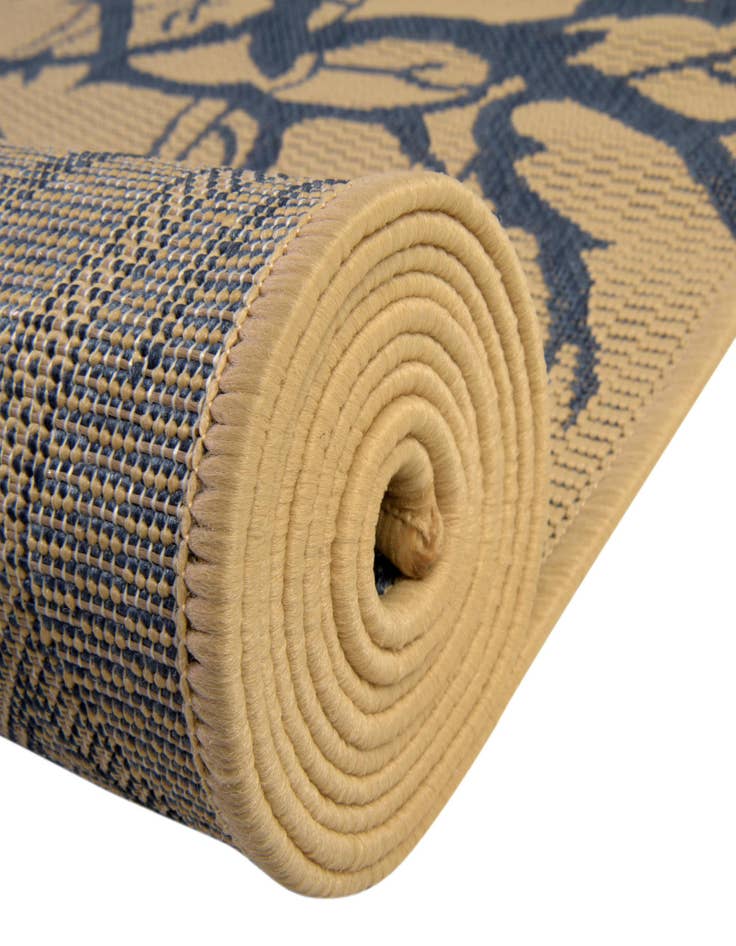 Detail image of  6' x 6'  Washable Botanical Indoor / Outdoor Round Rug