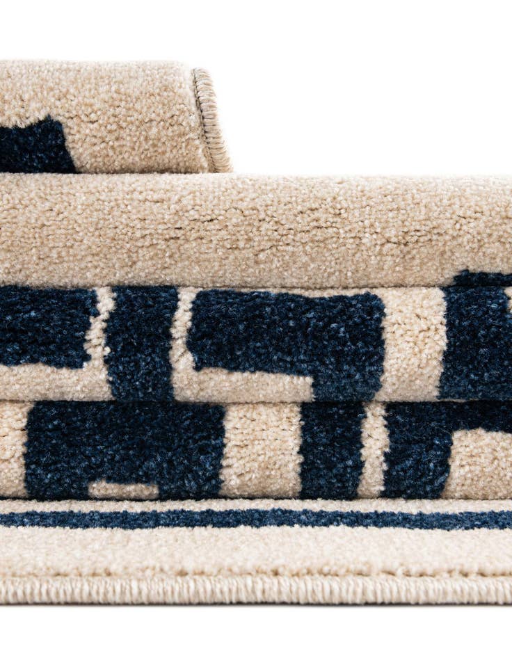 Detail image of 7' 10 x 7' 10 Hera Square Rug