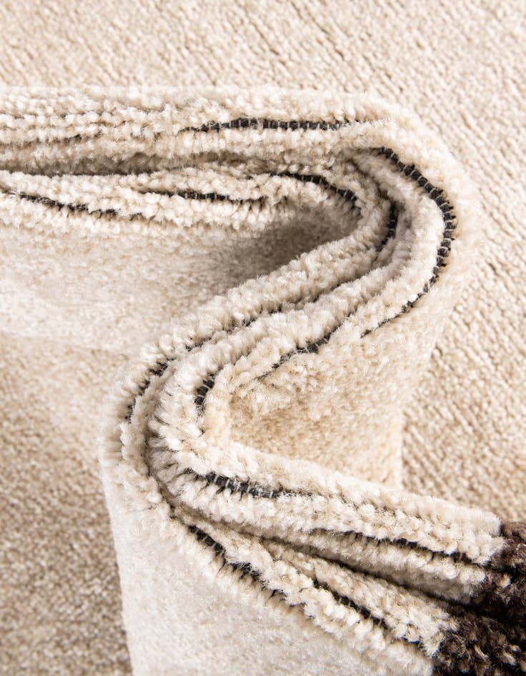 Detail image of  7' x 10' Hera Rug