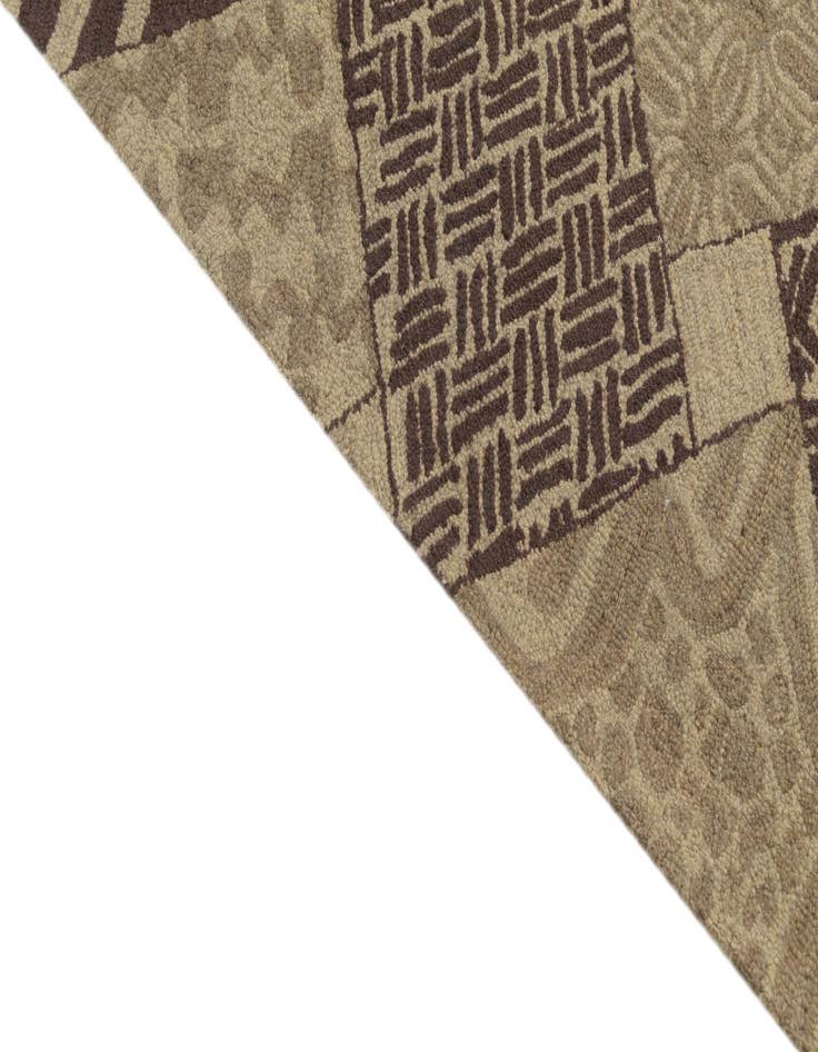 Detail image of  5' x 8' Luna Wool Rug