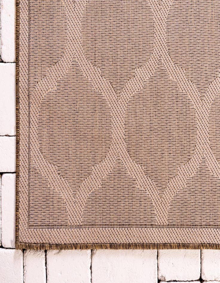 Detail image of  7' x 10'  Washable Lattice Indoor / Outdoor Rug
