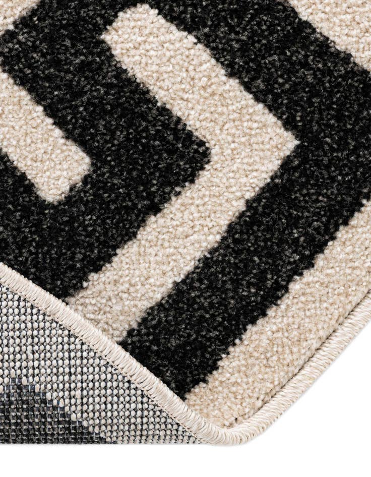 Detail image of  7' 10 x 7' 10 Hera Round Rug