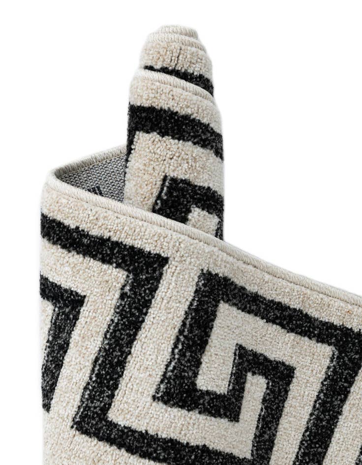 Detail image of  2' 7 x 10' Hera Runner Rug