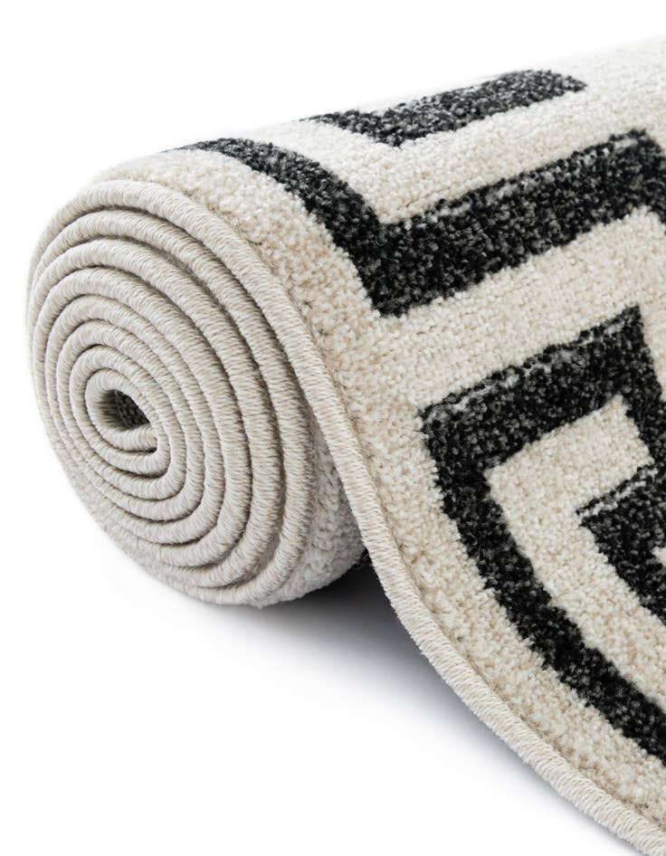 Detail image of  7' 10 x 7' 10 Hera Square Rug