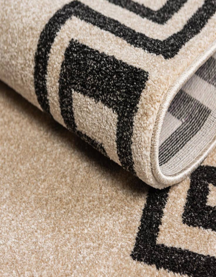 Detail image of  7' 10 x 7' 10 Hera Square Rug