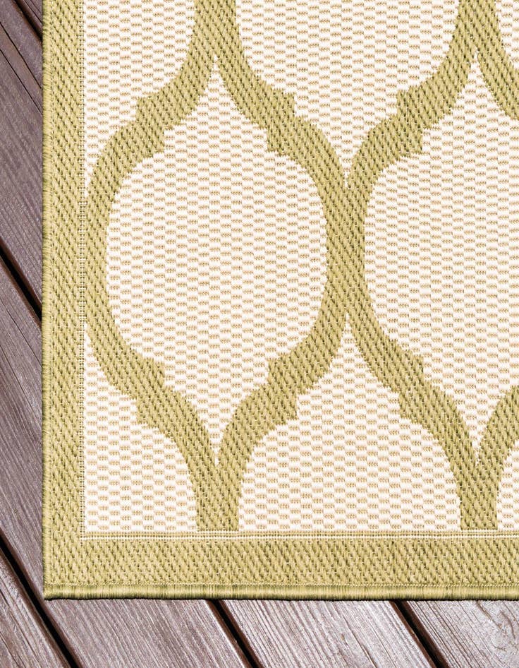 Detail image of  7' x 10'  Washable Lattice Indoor / Outdoor Rug