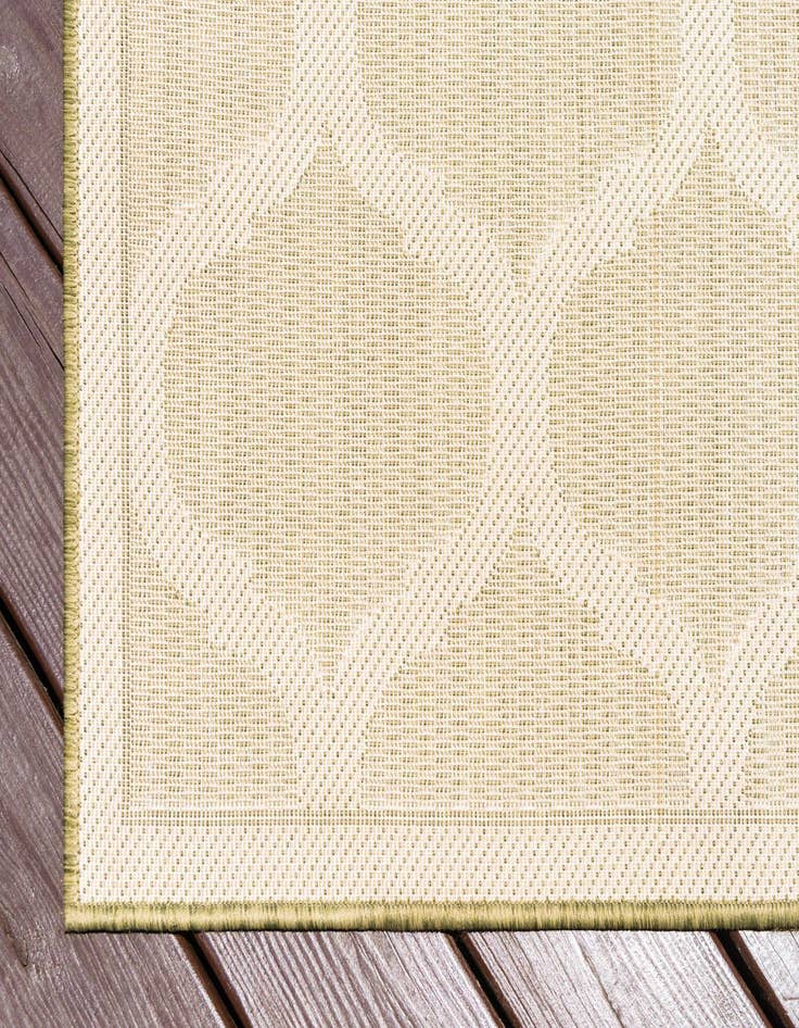 Detail image of  7' x 10'  Washable Lattice Indoor / Outdoor Rug
