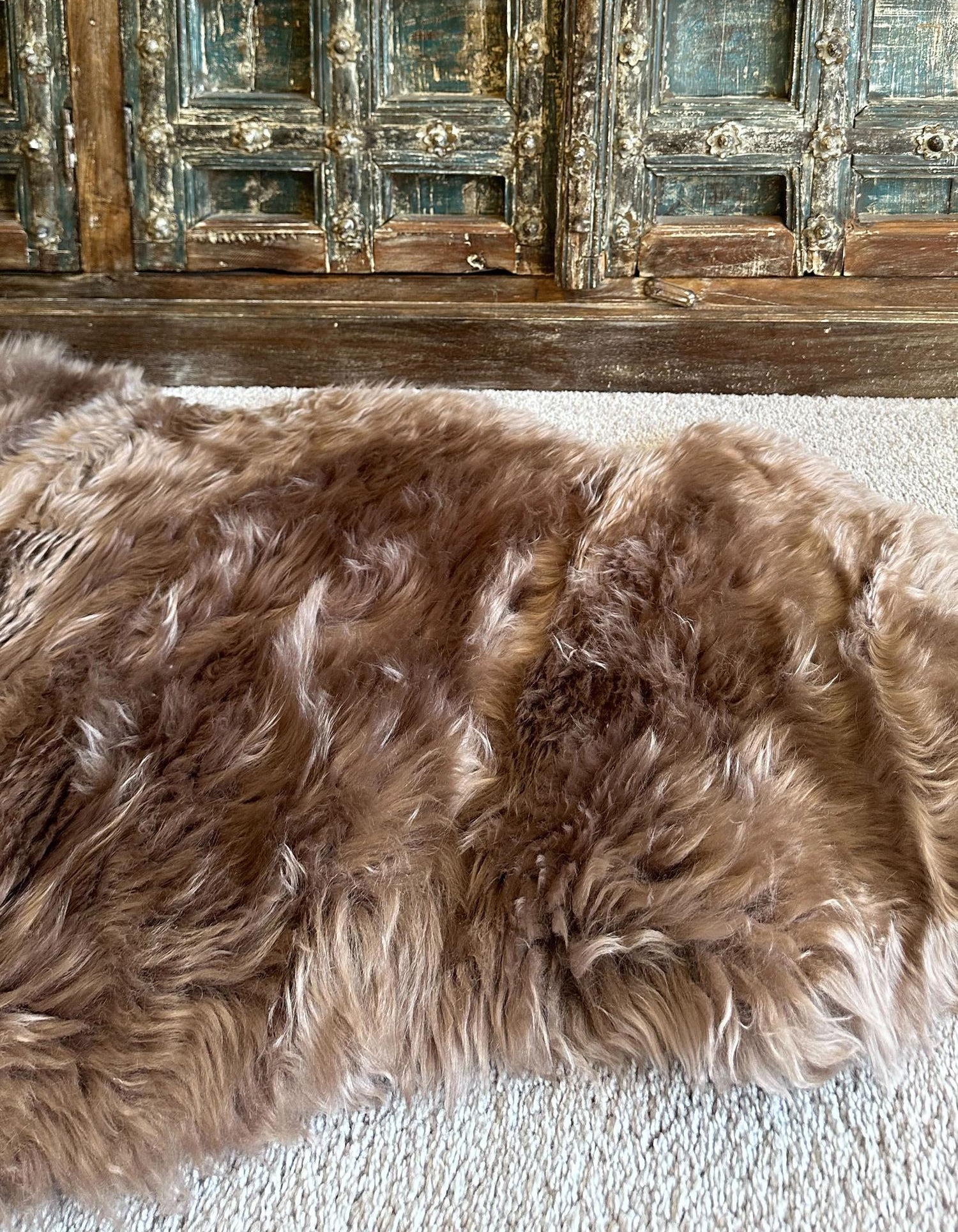 Beige 1' 10 x 6' Natural Sheepskin Freeform Rug | Rugs.com