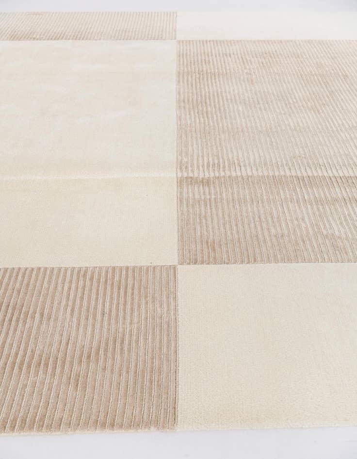 Detail image of  6' 6 x 9' 9  Hand Knotted Darya Wool Rug