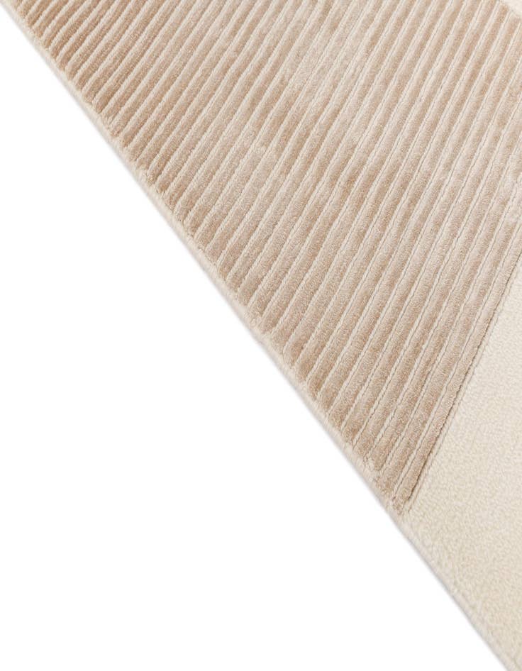 Detail image of  6' 6 x 9' 9  Hand Knotted Darya Wool Rug