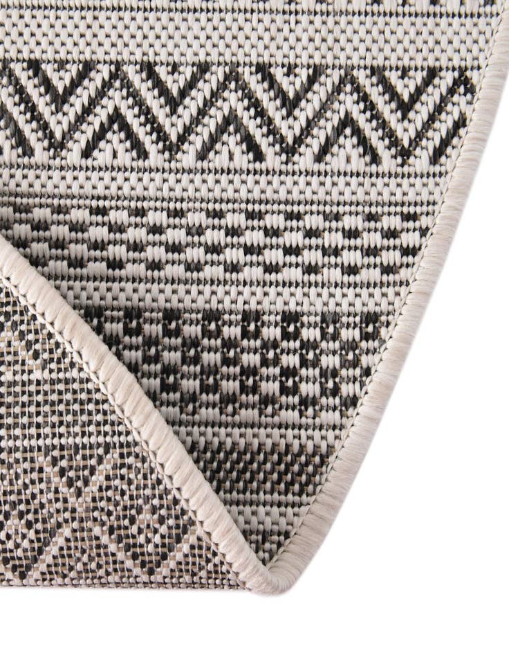 Detail image of  7' 10 x 10'  Washable Ribbon Indoor / Outdoor Oval Rug