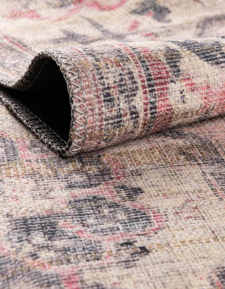 Detail image of  7' 3 x 7' 3  Washable Nostalgia Square Rug