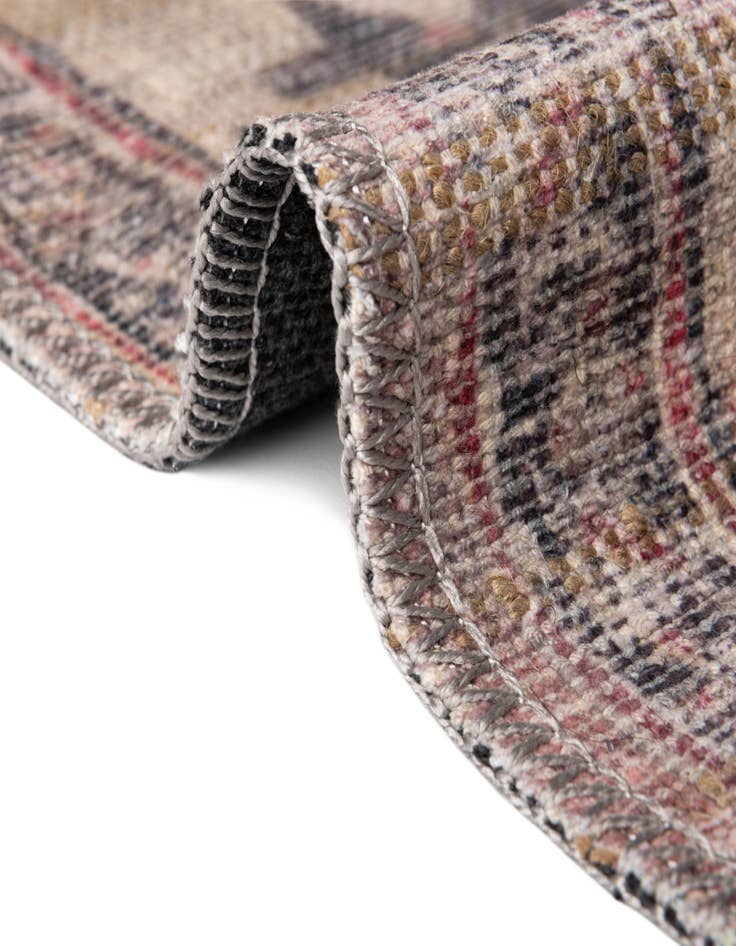 Detail image of  7' 3 x 7' 3  Washable Nostalgia Square Rug