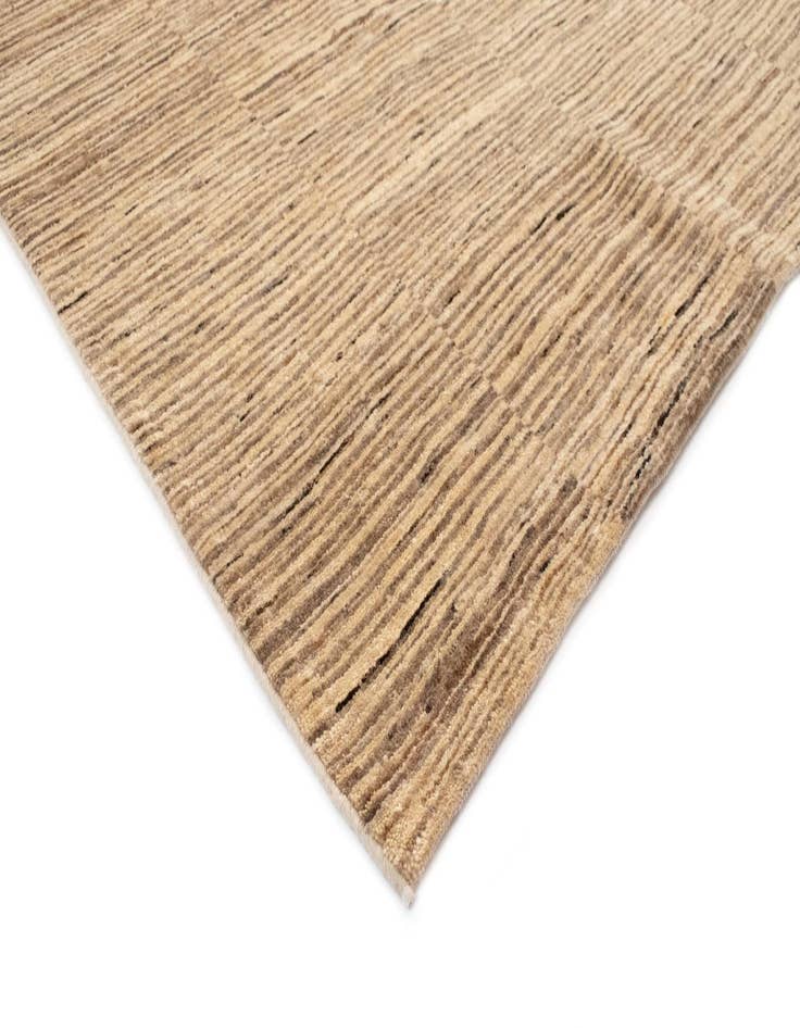 Detail image of  5' 6 x 7' 7 Aatish Wool Rug