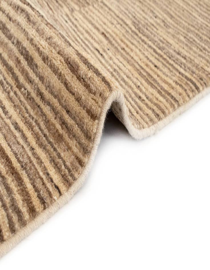 Detail image of  5' 6 x 7' 7 Aatish Wool Rug