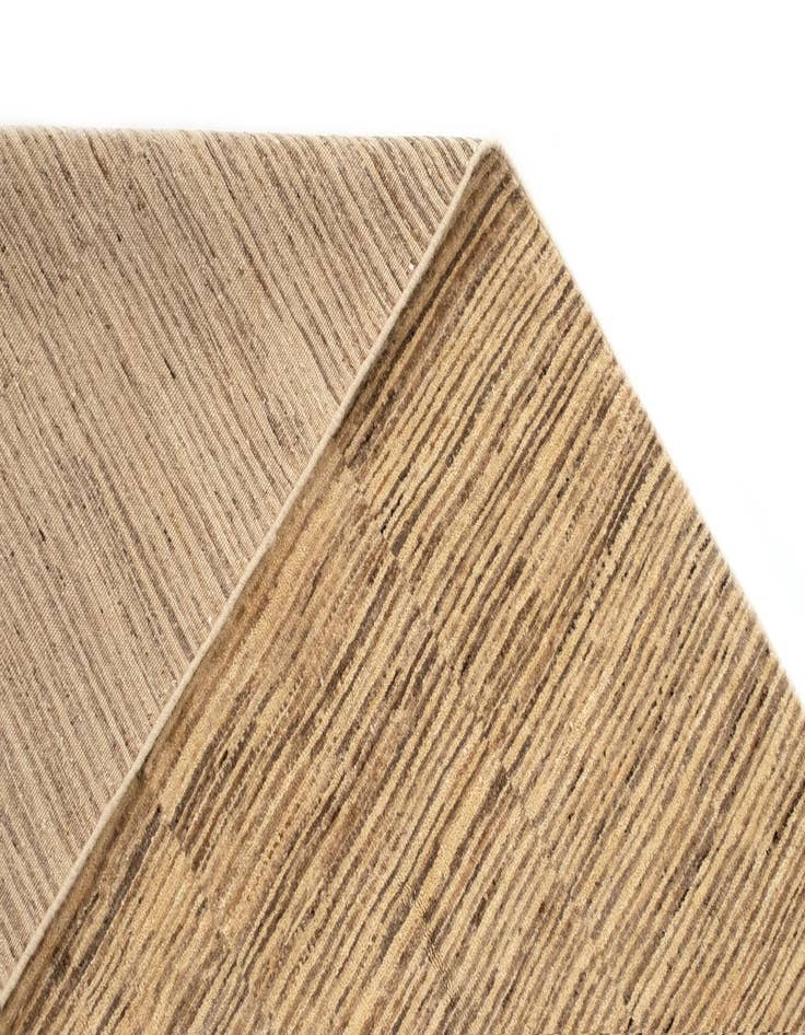 Detail image of  5' 6 x 7' 7 Aatish Wool Rug