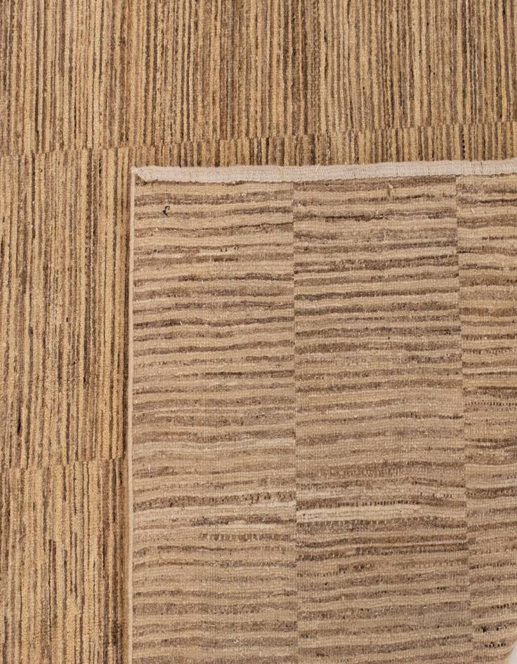 Detail image of  5' 6 x 7' 7 Aatish Wool Rug