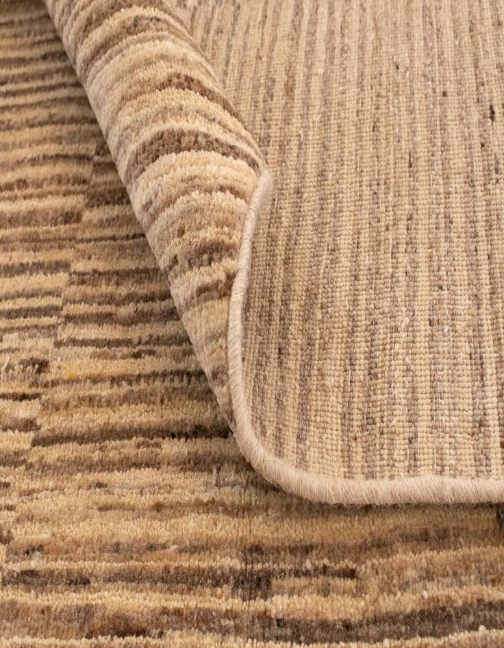 Detail image of  5' 6 x 7' 7 Aatish Wool Rug