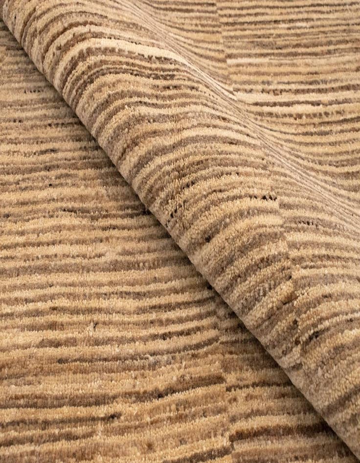 Detail image of  5' 6 x 7' 7 Aatish Wool Rug