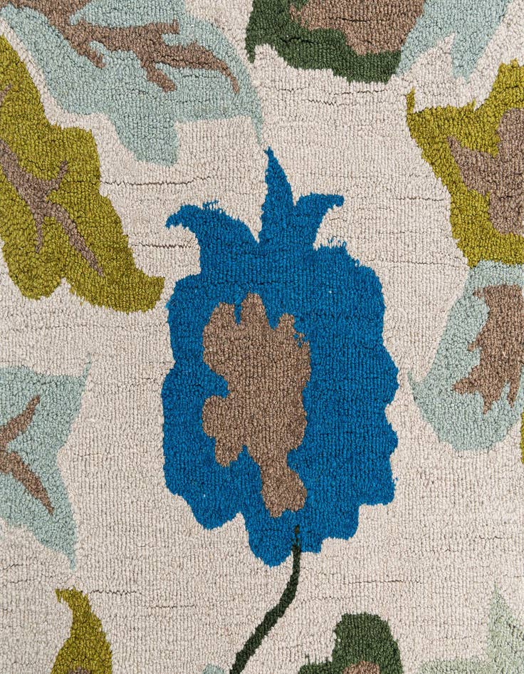 Detail image of  4' x 6' Agra Rug