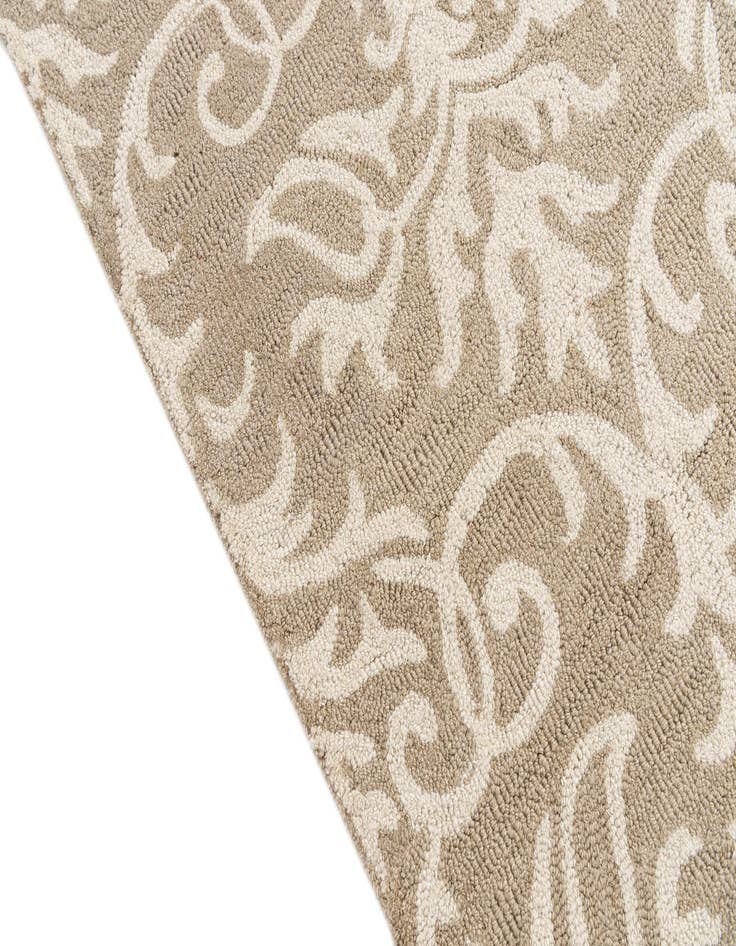 Detail image of  5' x 6' 10 Agra Rug