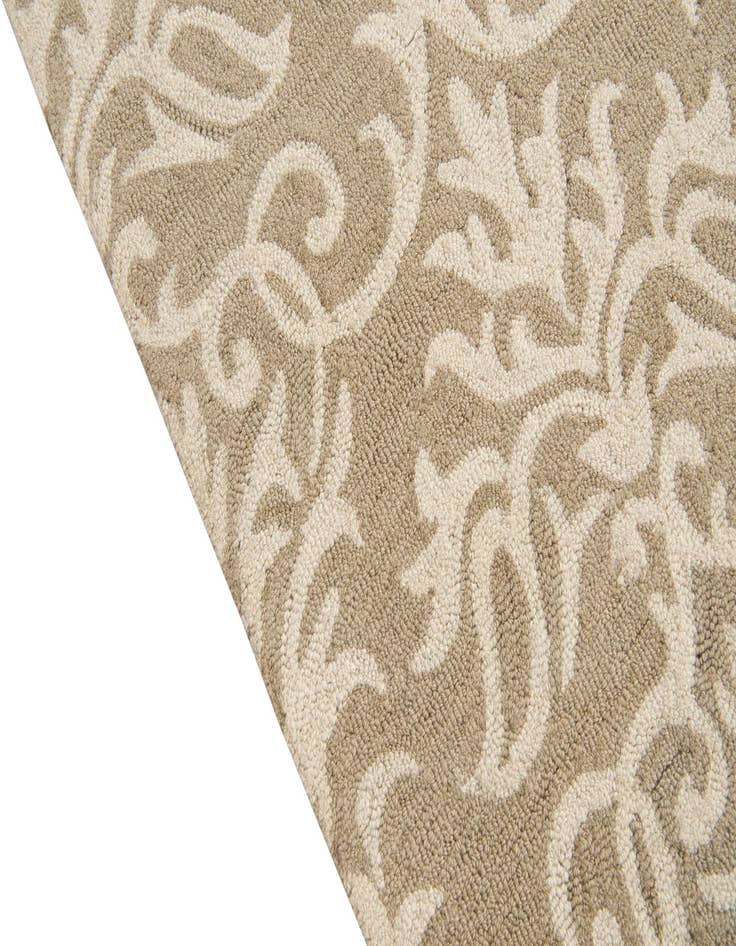 Detail image of  5' x 7' Agra Rug