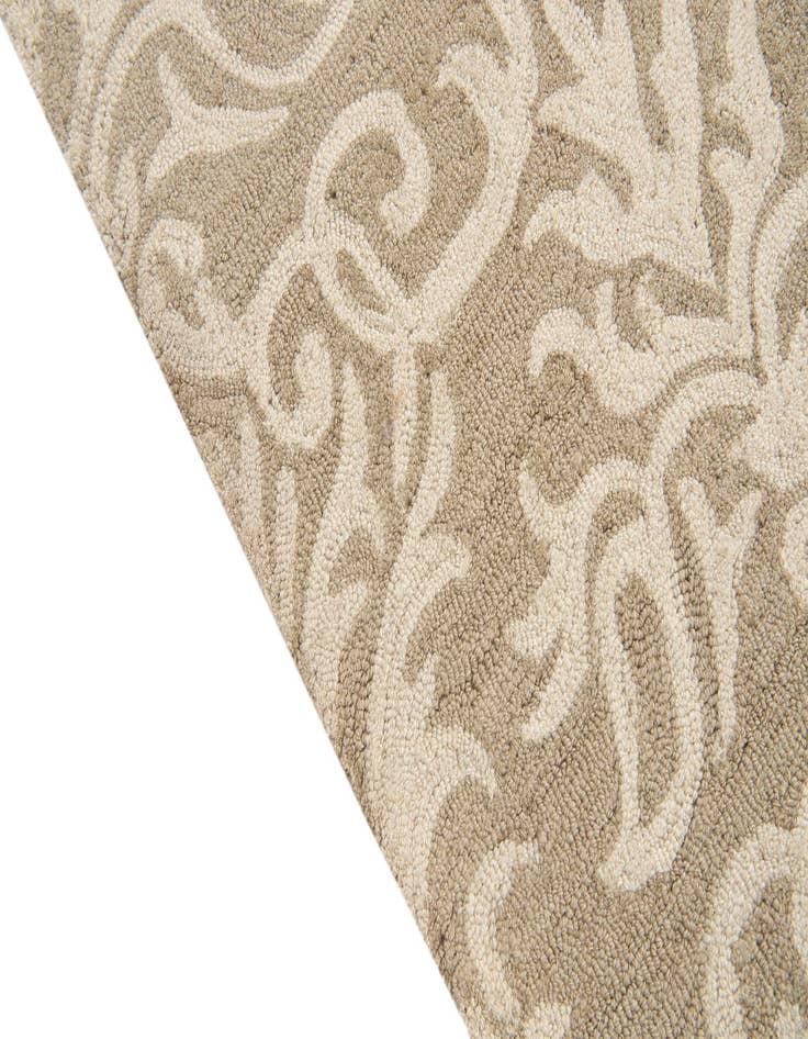 Detail image of  5' 1 x 7' Agra Rug