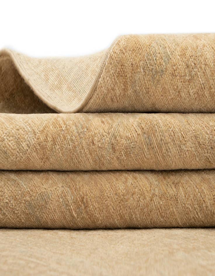 Detail image of  4' 2 x 6' 4 Amina Rug