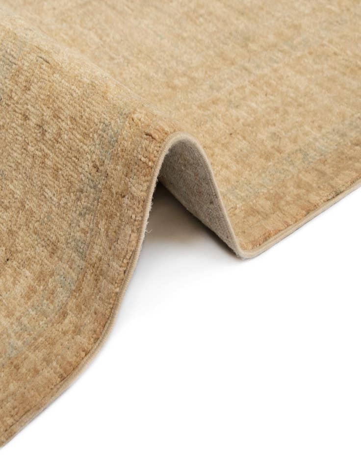 Detail image of  4' 2 x 6' 4 Amina Rug