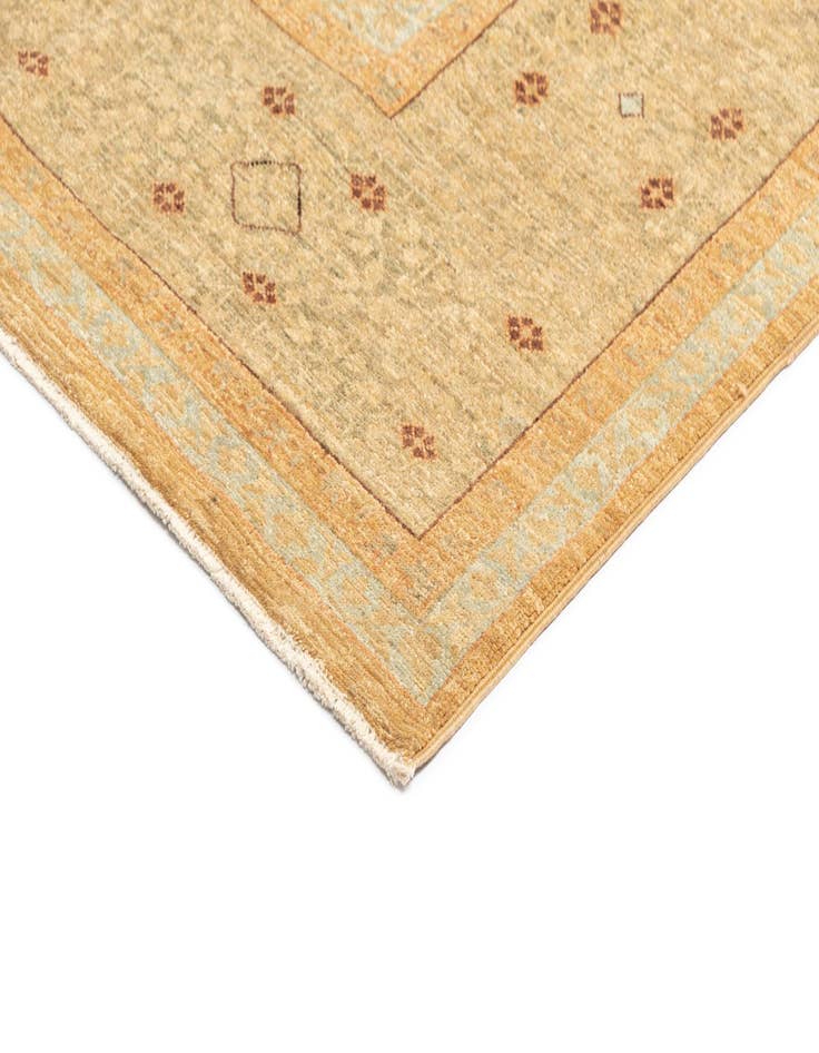 Detail image of  6' 11 x 9' 5 Amina Wool Rug