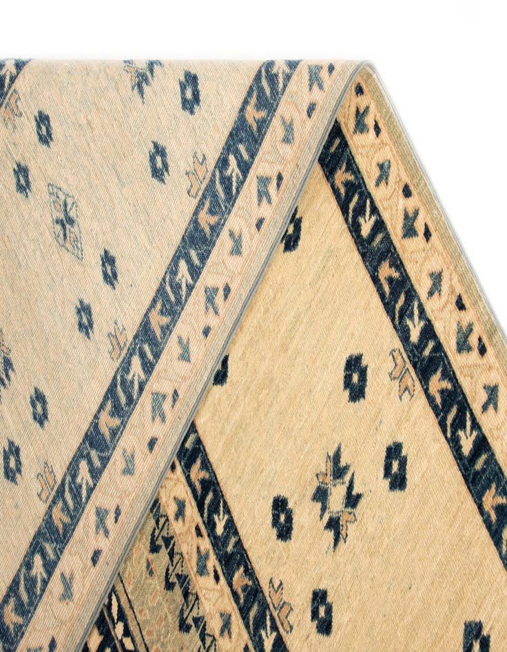 Detail image of  8' 2 x 11' 1 Amina Wool Rug